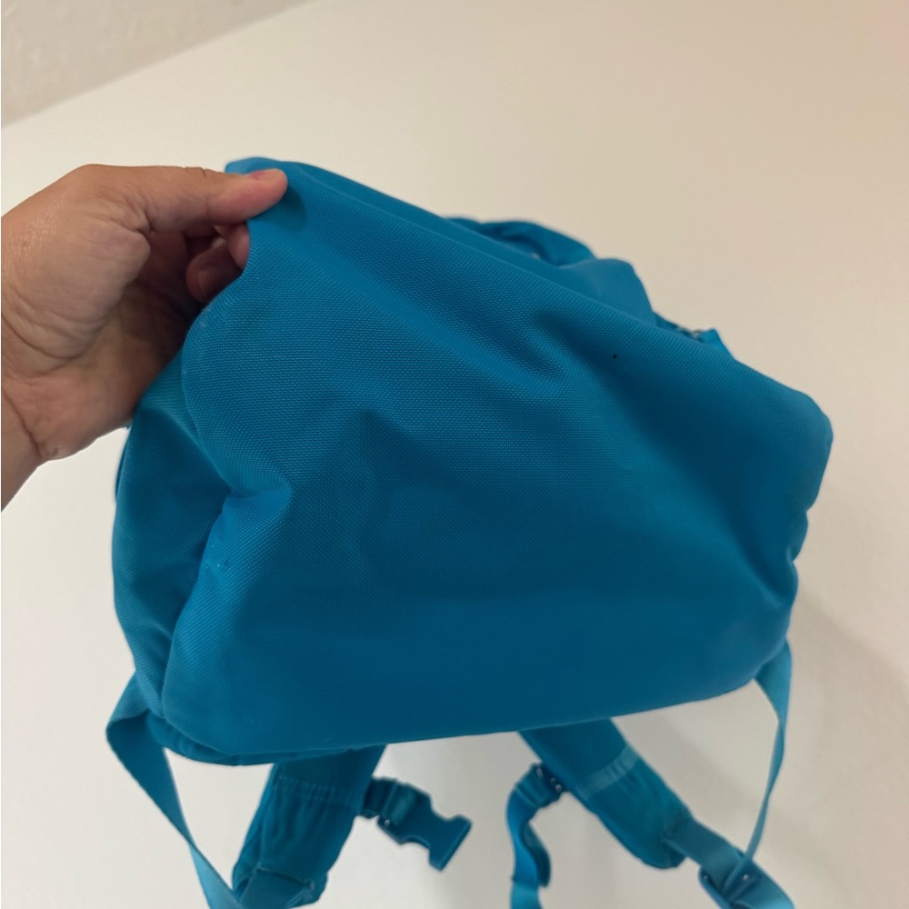 Incase‎ Vibrant Blue Backpack - Picture 2 of 10